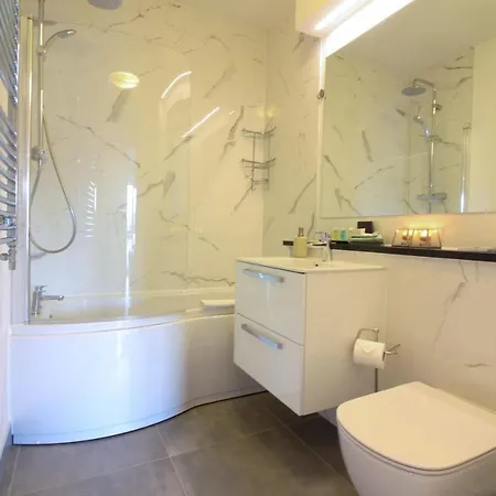 Guestready - Sunny Apartment With Park View